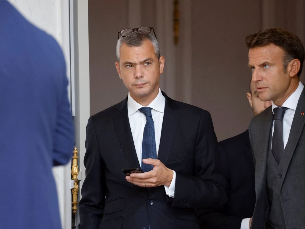 Alexis Kohler și Emmanuel Macron. FOTO: X / @AlertesInfos