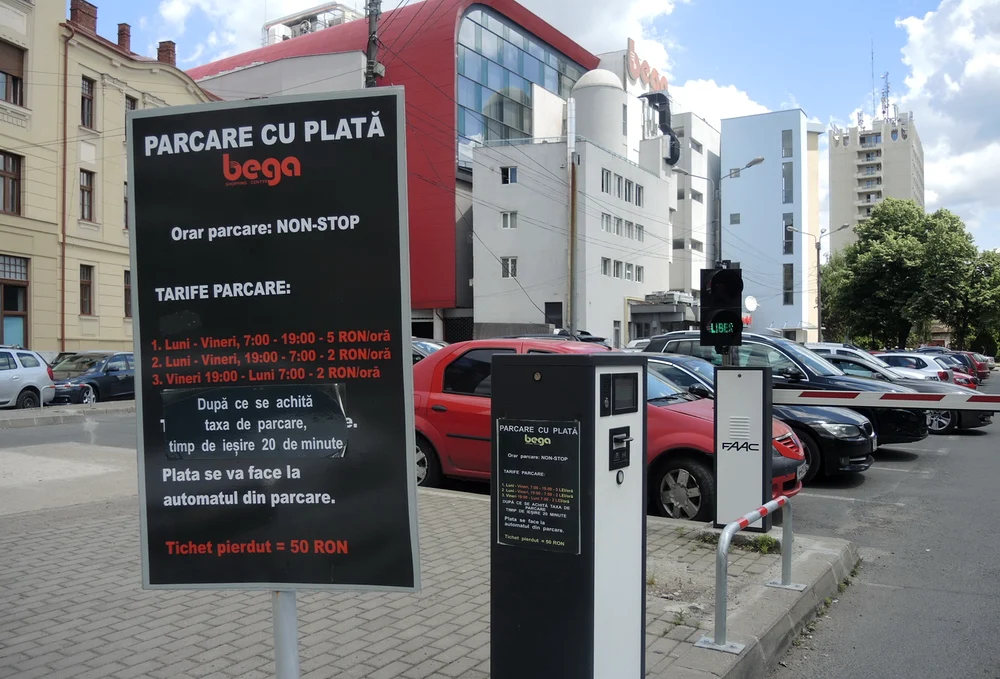 Parcarea din spatele magazinului Bega este recuperată de Primăria Timișoara FOTO Banatul Azi
