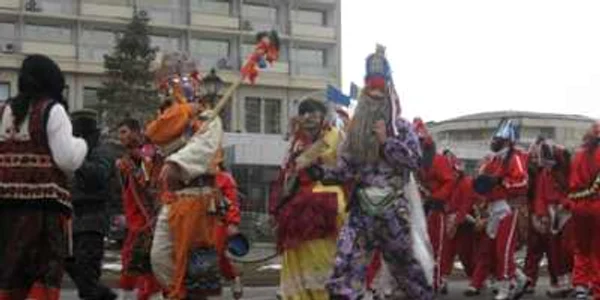 Alai de datini și obiceiuri de iarnă la Piatra Neamț
