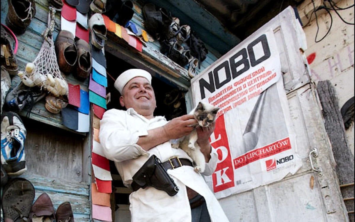 Artistul Mark Verlan, în
studioul său „legendar“ de la periferia Chişinăului     Credite fotografii Mark Verlan: arhiva
familiei şi Asociaţia pentru cultură şi
arte Arbor