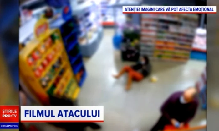 
    Momentul în care Cristina Joia cade în urma lovituriifoto: captură PRO TV  