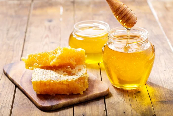 Mierea naturală are o umiditate foarte scăzută, ceea ce o face un mediu neospitalier pentru bacterii. FOTO: Shutterstockclickpentrufemei.ro