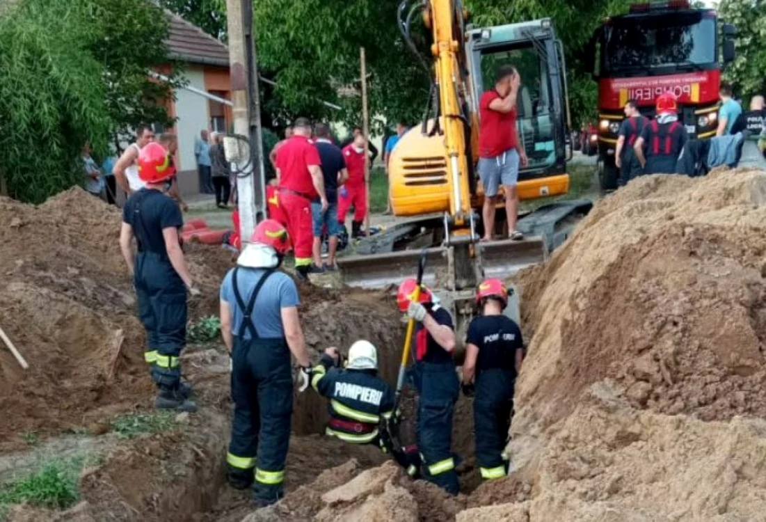 Pompierii au intervenit pentru salvarea muncitorilor FOTO ISU Timiş