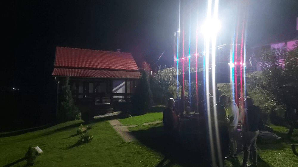 Explozia unui termoșemineu, la o cabană din Alba, a rănit doi tineri