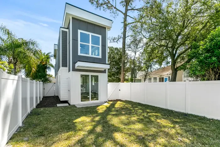 Această casă are 3 metri lățime și se află în Jacksonville Beach, Florida FOTO: Open House Opt