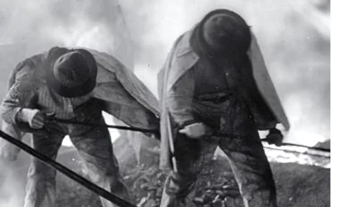 „Oțel incandescent și coșuri fumegânde. 300 de ani de istorie industrială în Banatul de Munte”