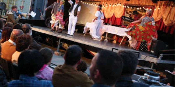 Craiovenii, la teatru pe peronul gării