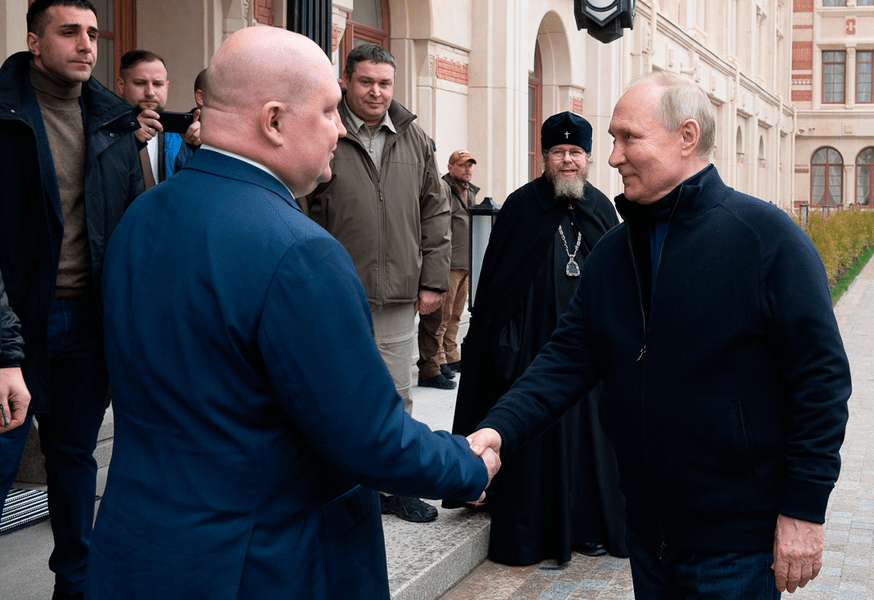 Putin, văzut schiopătând în timpul vizitei surpriză din Crimeea VIDEO