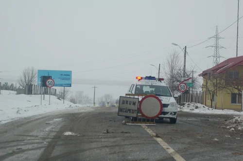 Poliţia a închis drumul spre vama Albiţa
