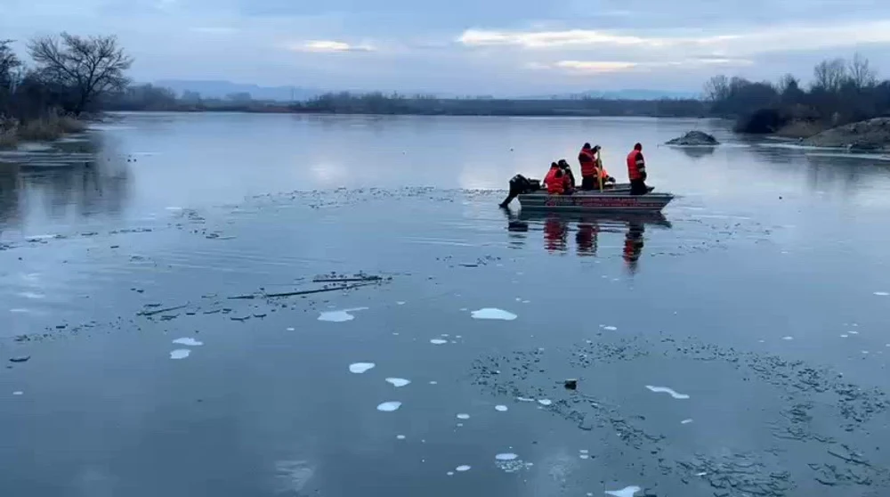 Alertă pe râul Olt. Doi bărbați care se aflau la pescuit au căzut în râu. Unul dintre ei este resuscitat
