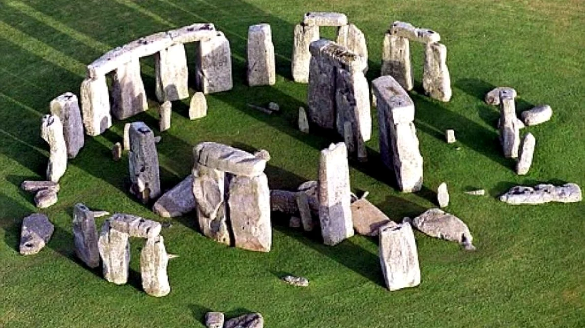 Construcție similară celei de la Stonehenge, descoperită la doar 3 km de aceasta jpeg