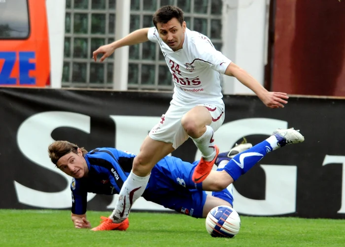 Duelul Surdu - Antal s-a reeditat şi sâmbătă şi ambii au marcat. Primul joacă acum la FC Braşov, al doilea la FC Vaslui. FOTO: Răzvan Păsărică