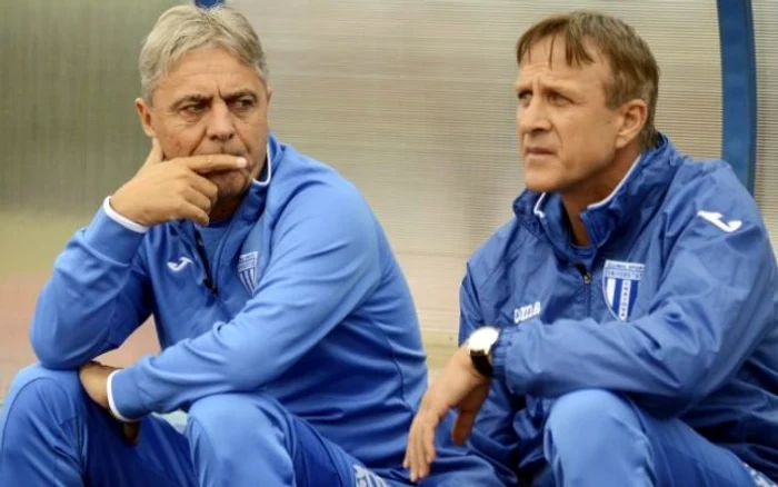 
    Emil Săndoi se  ocupă singur de echipă de când Sorin Cârţu (dreapta) a părăsit clubulfoto: Click  