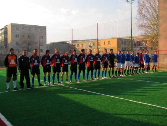 Baza sportivă a fost construită în două luni şi a costat circa 100.000 de lei