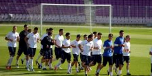 Alb-violeţii au început sezonul cu un antrenament uşor