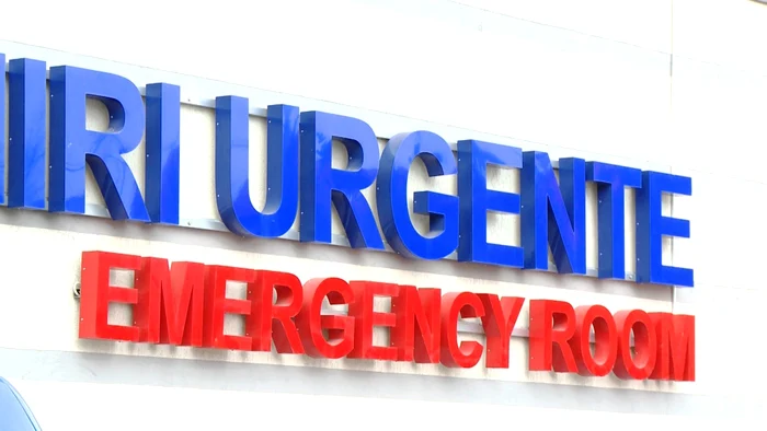 Tânărul a rămas internat la spital în timp ce oamenii legii încearcă să stabilească împrejurările în care a avut loc incidentul