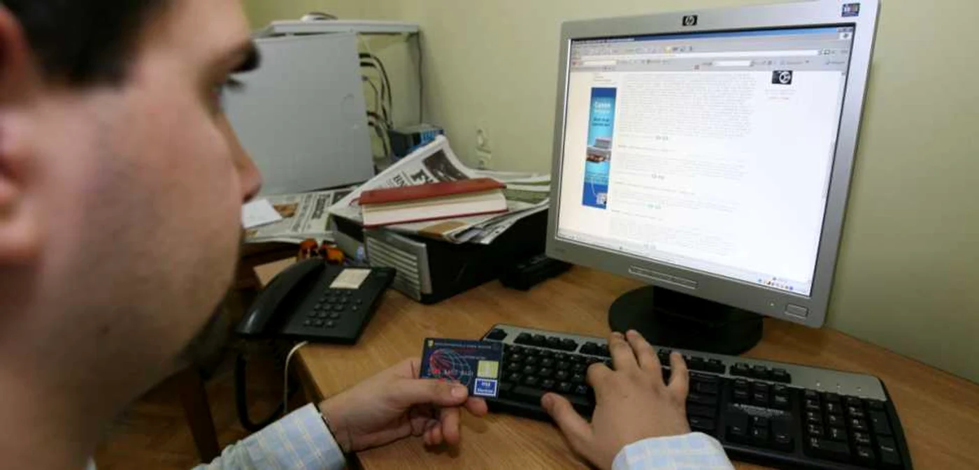 Plata cu cardul va înlocui statul la coadă la Fisc