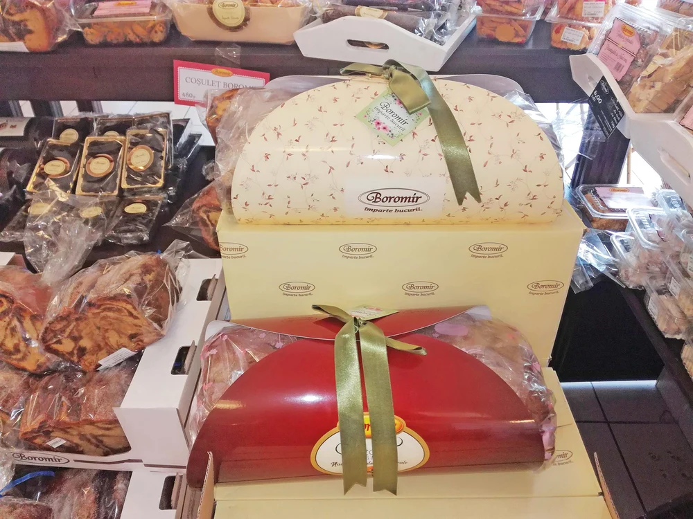 Produsele îşi aşteaptă cumpărătorii