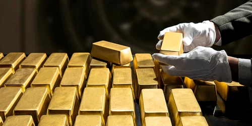 Lingouri de aur FOTO Shutterstock