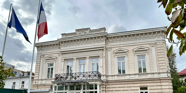 Francezii din romania  pot vota la Ambasada Franţei din Bucureşti FOTO FB jpg