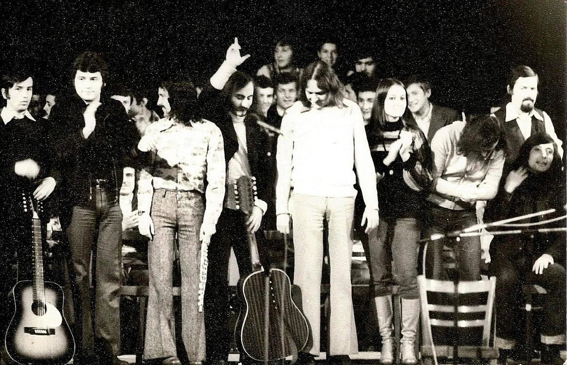 "Te salut, generație în blugi!" FOTO: Wikipedia