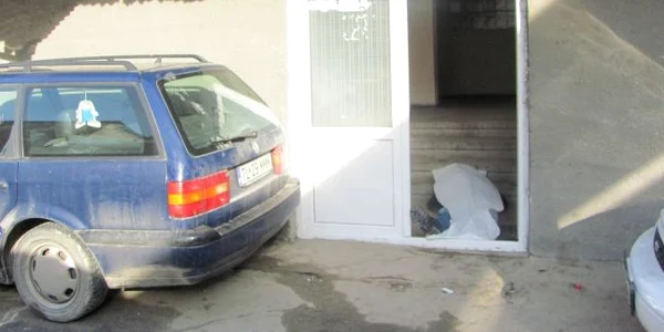 Intrarea în scara de bloc