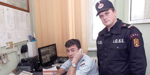 Locotenentul Constantin Luca (dreapta) era lângă dispecer când s-a anunţat accidentul de la Scânteia