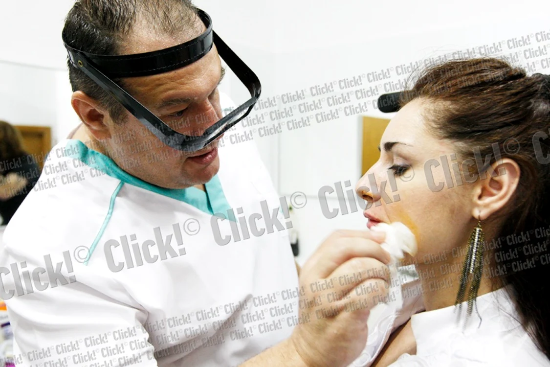 Alina Erimia şi-a injectat botox în buze la clinica doctorului Marek Vâlcu. (Foto: Dan Bistriţeanu)