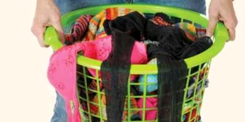 Îmbrăcămintea specială e acoperită cu un strat de dioxid de titan