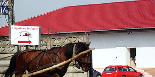 În spatele uşilor companiei Smithfield lucrează muncitori aduşi de la mii de kilometri