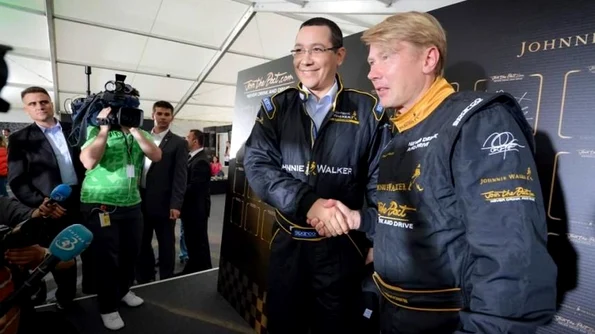 Primul ministru Victor Ponta a avut parte de o cursa alaturi de Mika Häkkinen, ambasadorul global Johnnie Walker pentru promovarea consumului responsabil de alcool (P) jpeg