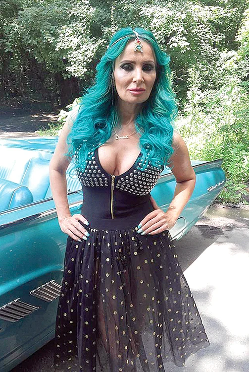 Daniela i-a zăpăcit pe colegi cu bustul ei impresionant