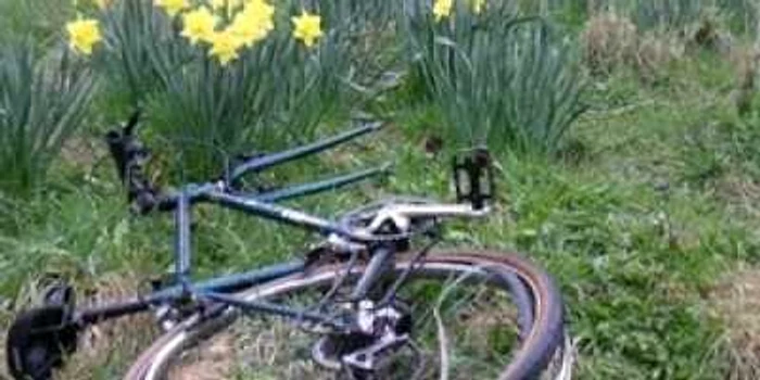 S-au urcat pe bicicletă, deşi erau morţi de beţi