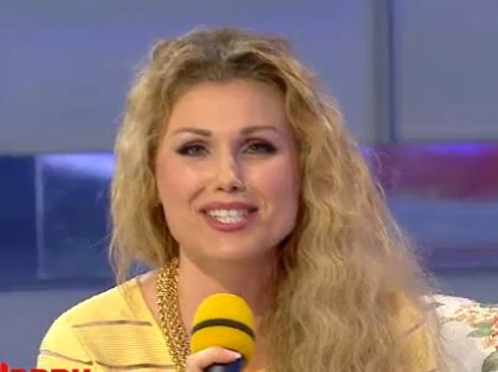 Cristina Rus şi-a lansat noua piesă la Happy Hour (captură: PRO TV)