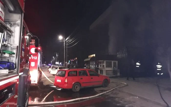 incendiu magazin mobila caracal