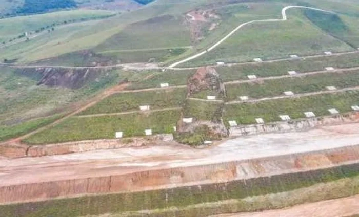 Alunecarea de teren de pe lotul 1 al Austostrăzii Sebeş-Turda. Foto: ziarulunirea.ro