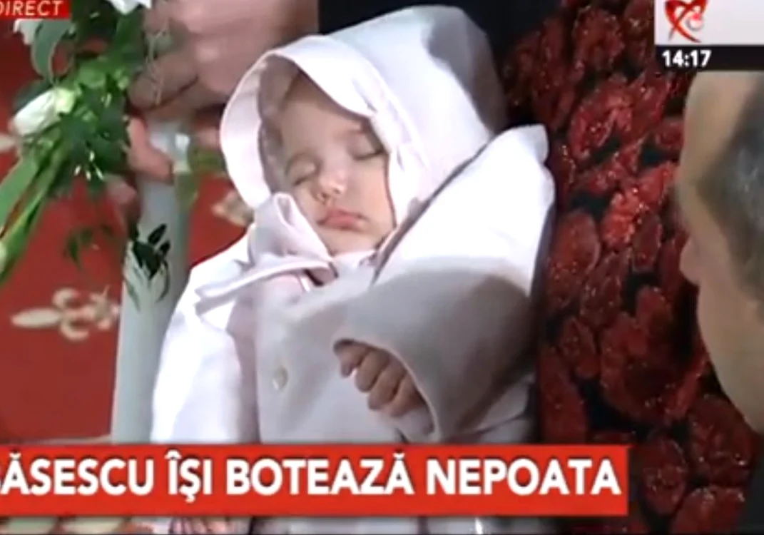 Botez nepoata lui Băsescu (CAPTURI FOTO REALITATEA)