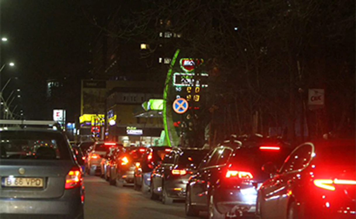Miercuri seara, benzinăriile din toată țara au fost luate cu asalt de șoferi. foto: Blitz