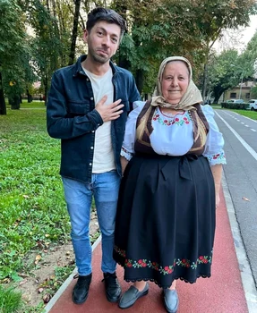 Mircea Bravo și Bunica din Chinteni foto: Instagram
