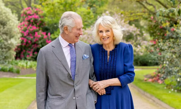 Regele Charles și Regina Camilla portret oficial 2 png
