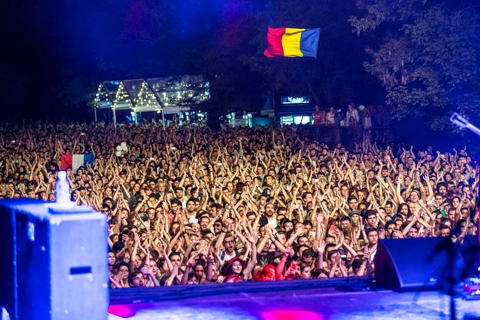 Lumea s-a distrat până târziu în noapte