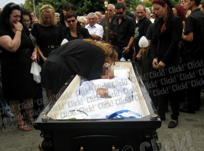 Înmormântarea lui Costică Ştefănescu (FOTO ADEVĂRUL)