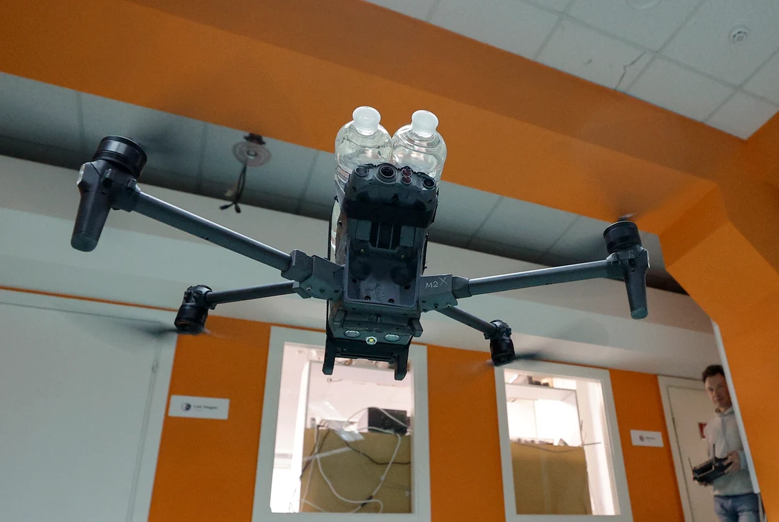 Inginerii ucraineni repara drone pentru armata ucraineană FOTO EPA-EFE