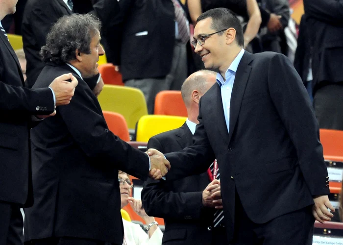 Victor Ponta şi Michel Platini (stânga), la finala Europa League găzduită în anul 2012 de Naţional Arena FOTO Răzvan Păsărică/Rpressport