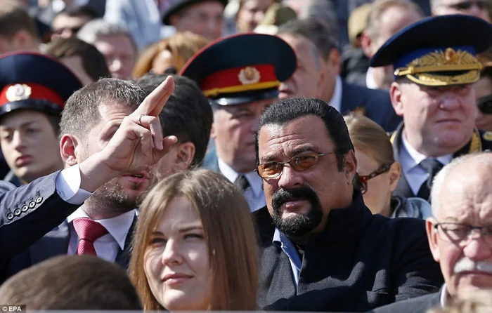 Steven Seagal la parada militara din Piata Rosie FOTO Daily Mail