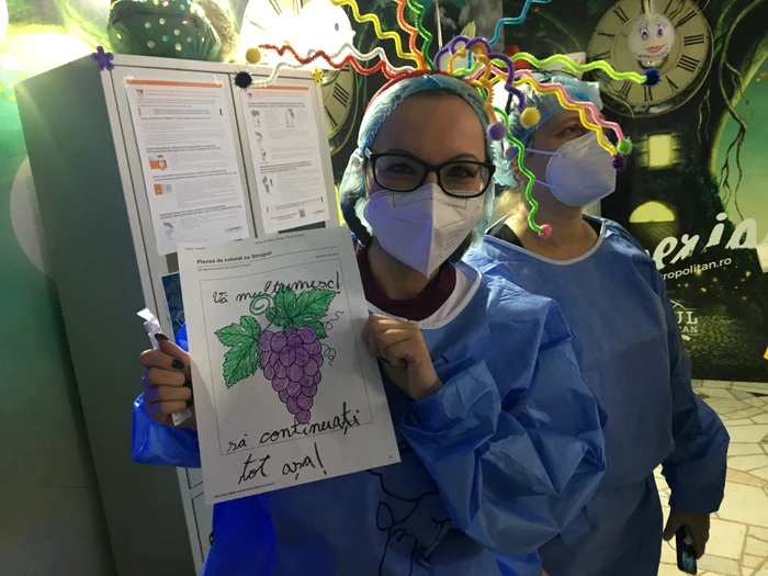 Asistenta Alexandra a primit și ea un cadou de la copii