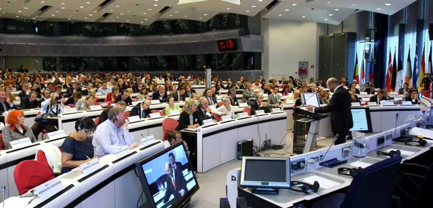 Angajaţii instituţiilor europene au protestat marţi faţă de posibilele reduceri salariale FOTO Reuters
