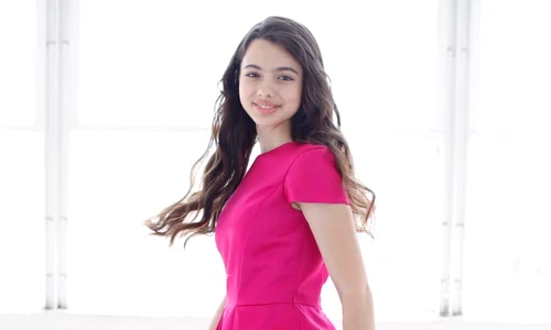 Laura Bretan va cânta cu idolul ei jpeg