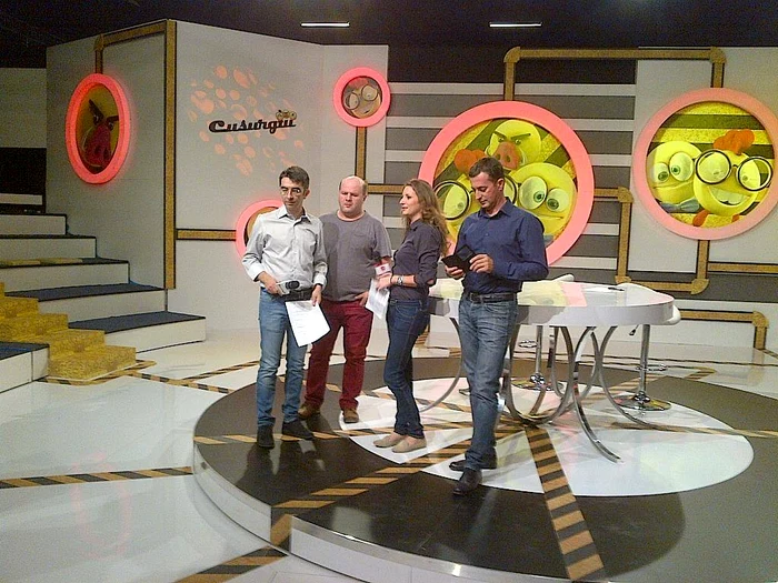 
    Cusurgiii în platoul de filmare a noii emisiuniFoto Arhivă Personală  