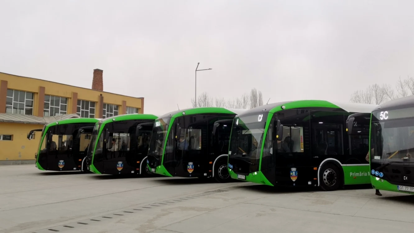 Cele şase autobuze vor circula  pe toate traseele din municipiu FOTO: Alina Mitran